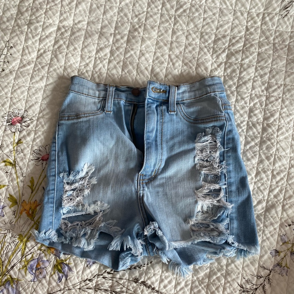 Fashion nova shorts size small